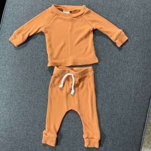 Unisex, ribbed orange top and bottom 3mo